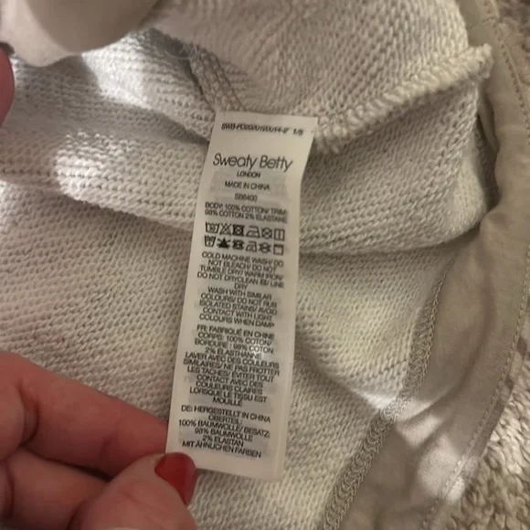 Sweaty Betty Cropped Hoodie in Ivory Tiger Print Medium - Picture 5 of 9